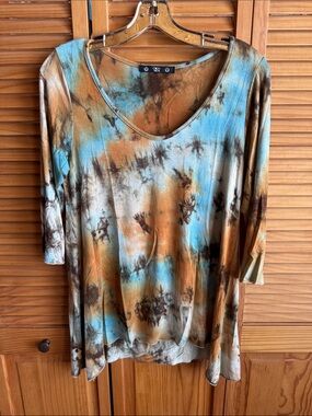 COIN 1804 Tie-Dye V-Neck Tunic in Blue and Brown